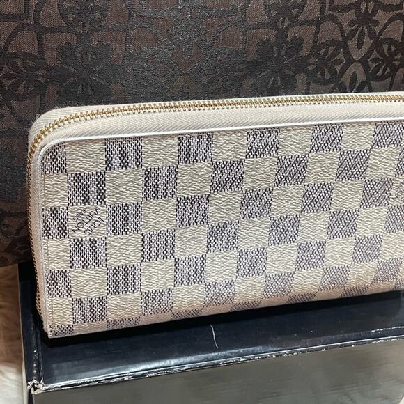 Louis Vuitton Azure large Organizer Wallet Full zip. Comes with a COA - Picture 9 of 11